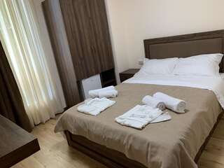 Отель Gala Boutique Hotel Кутаиси Стандартный двухместный номер с 1 кроватью или 2 отдельными кроватями-5
